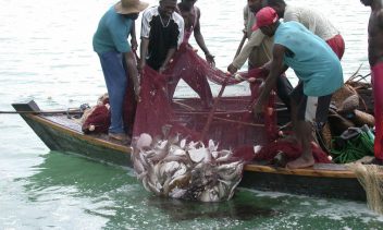 AFRICAN_MAN_FISHING